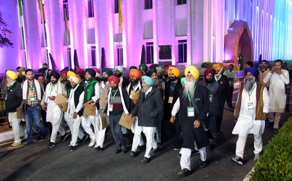 Farmers' leaders coming out after having a meeting with Union Agriculture Minister
